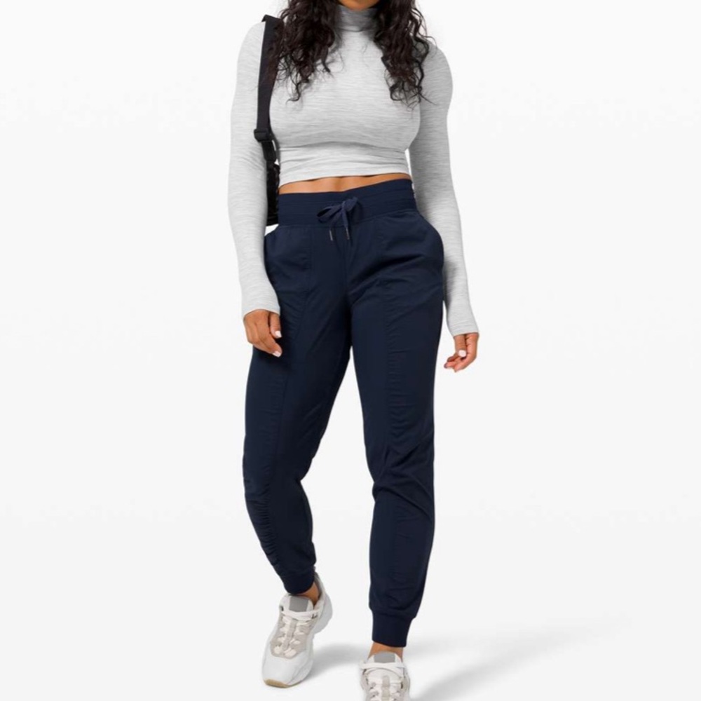 Lululemon All Aligned Mock Neck Long Sleeve
Wee Are From Space Nimbus Battleship